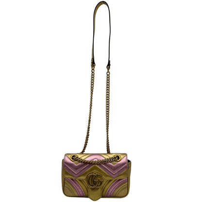 front Borsa Gucci Marmont in pelle bicolor con motivo chevron nella misura piccola, di lusso, originale, ottime condizioni, usata. 