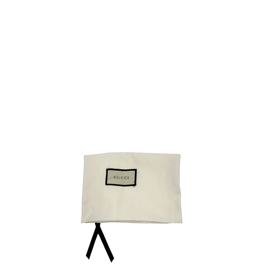 Dustbag di una borsa Gucci Marmont nera in pelle con motivo chevron nella misura media, usata, originale, second hand, in ottime condizioni.