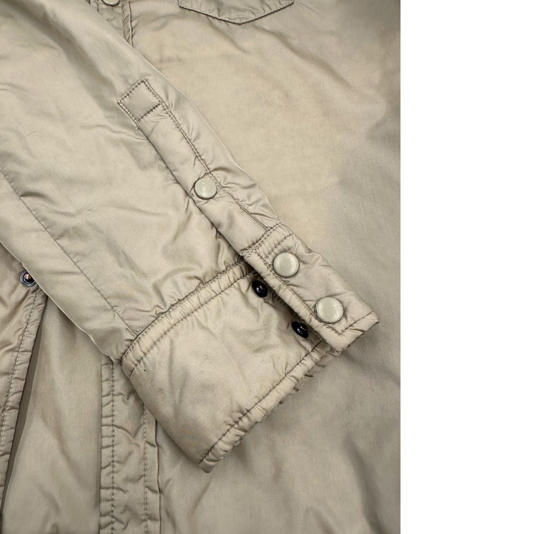 Camicia leggermente imbottita Aspesi in una calda colorazione beige, usata, originale, second hand, in ottime condizioni.