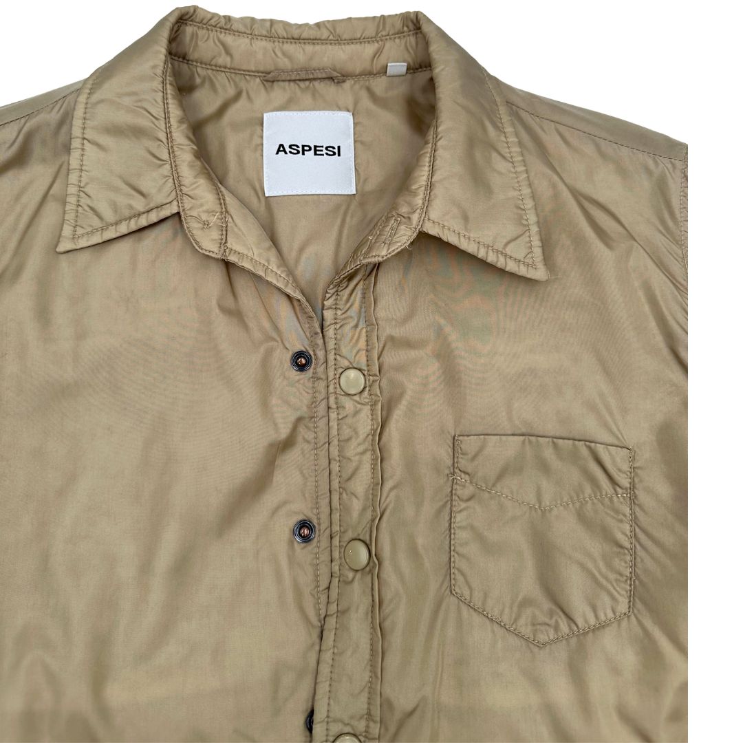 Camicia leggermente imbottita Aspesi in una calda colorazione beige, usata, originale, second hand, in ottime condizioni.