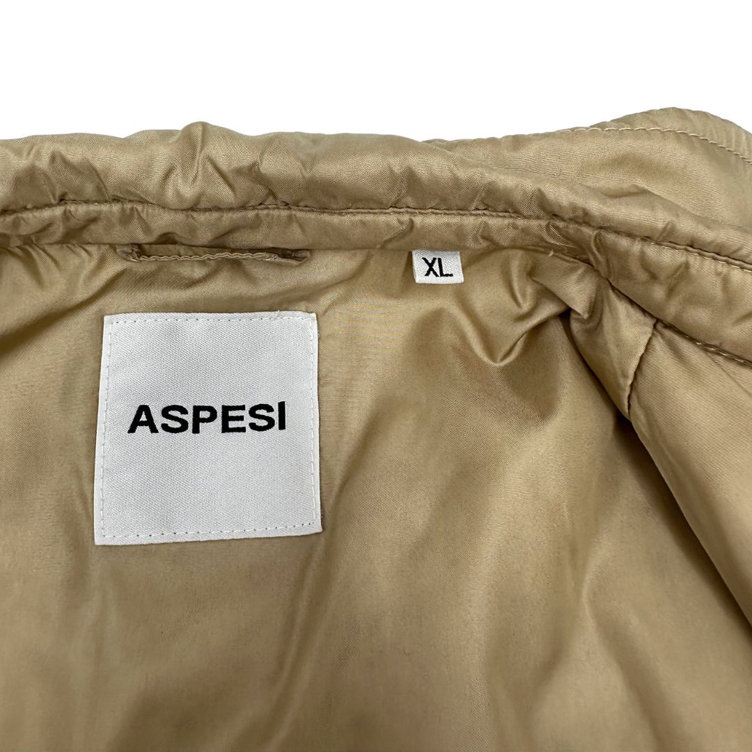 Camicia leggermente imbottita Aspesi in una calda colorazione beige, usata, originale, second hand, in ottime condizioni.