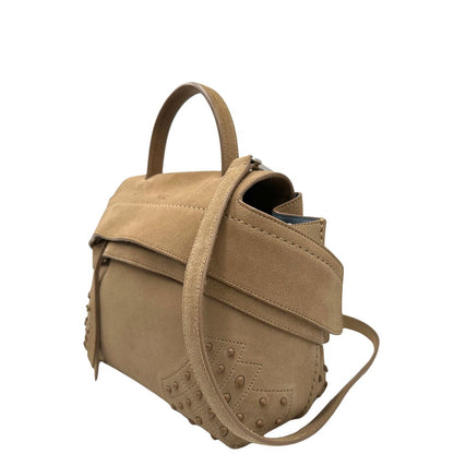 Laterale destro di una borsa con tracolla Tod's in pelle scamosciata beige, usata, originale, second hand, in ottime condizioni.