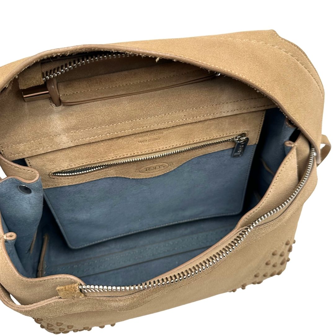 Interno di una borsa con tracolla Tod's in pelle scamosciata beige, usata, originale, second hand, in ottime condizioni.
