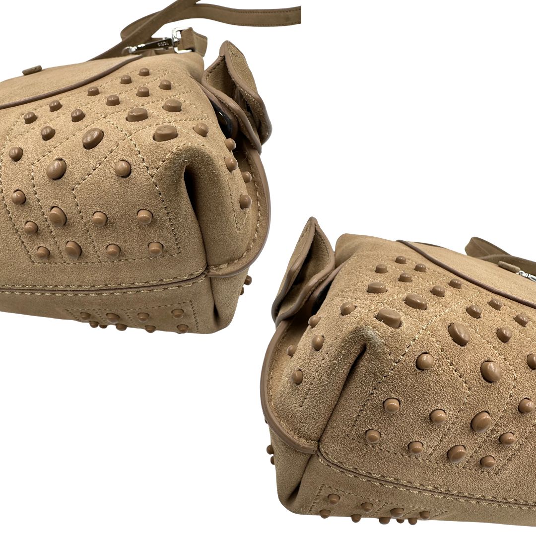Angoli di una borsa con tracolla Tod's in pelle scamosciata beige, usata, originale, second hand, in ottime condizioni.