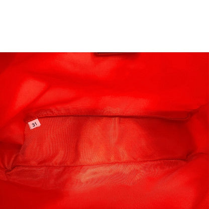 Interno di una borsa a spalla Prada in nylon arancione con dettagli in pelle Saffiano tono su tono e parti metalliche argentate, usata, originale, second hand, in condizioni eccellenti.