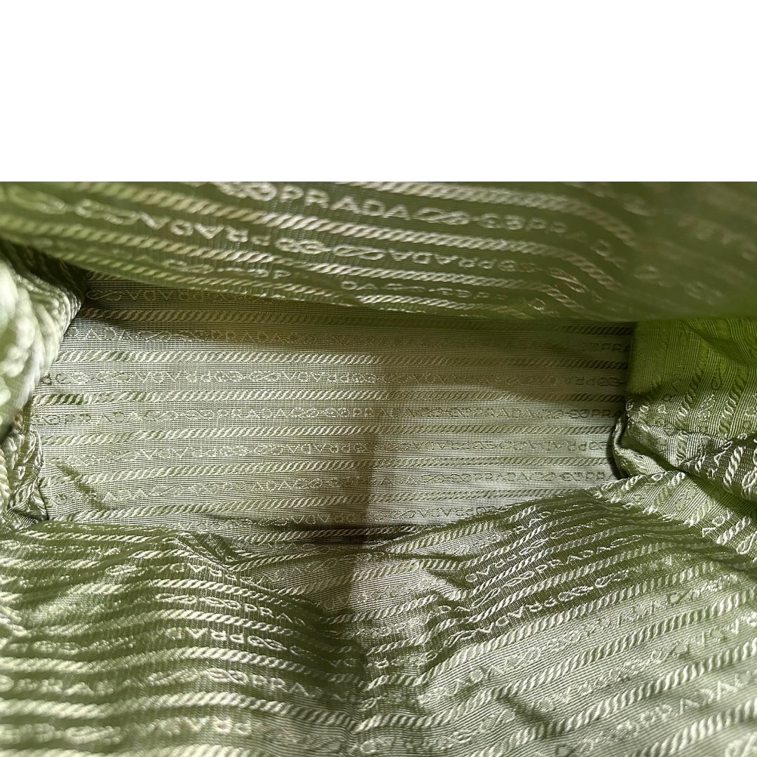 interno zaino Prada in vela verde e finiture in pelle tono su tono, di lusso, ottime condizioni, usato, originale. 