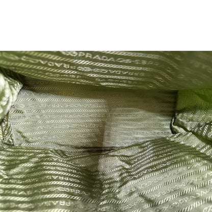interno zaino Prada in vela verde e finiture in pelle tono su tono, di lusso, ottime condizioni, usato, originale. 