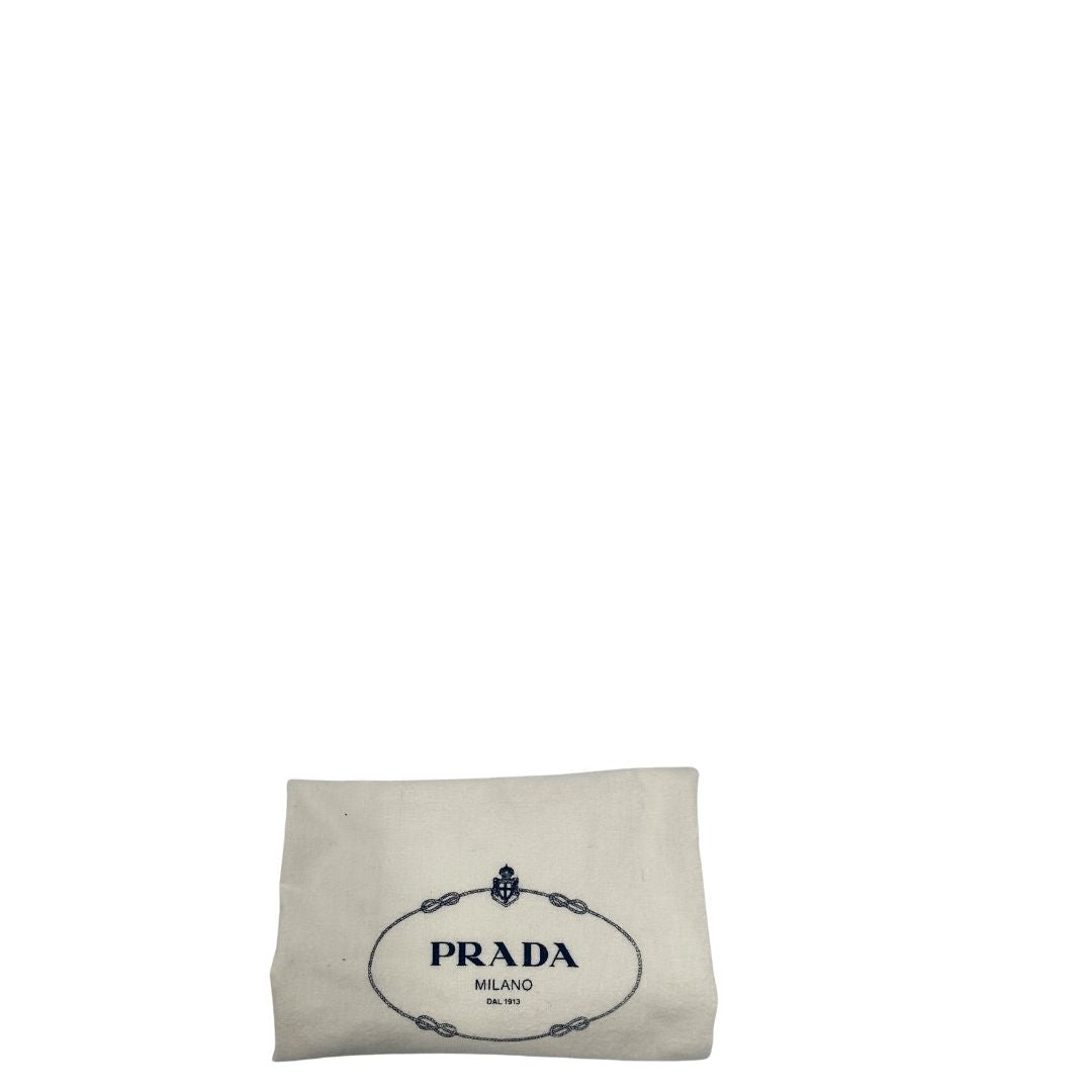 Leggero zaino Prada in tessuto nylon bordeaux e finiture in pelle tono su tono, di lusso, originale, ottime condizioni, usato.