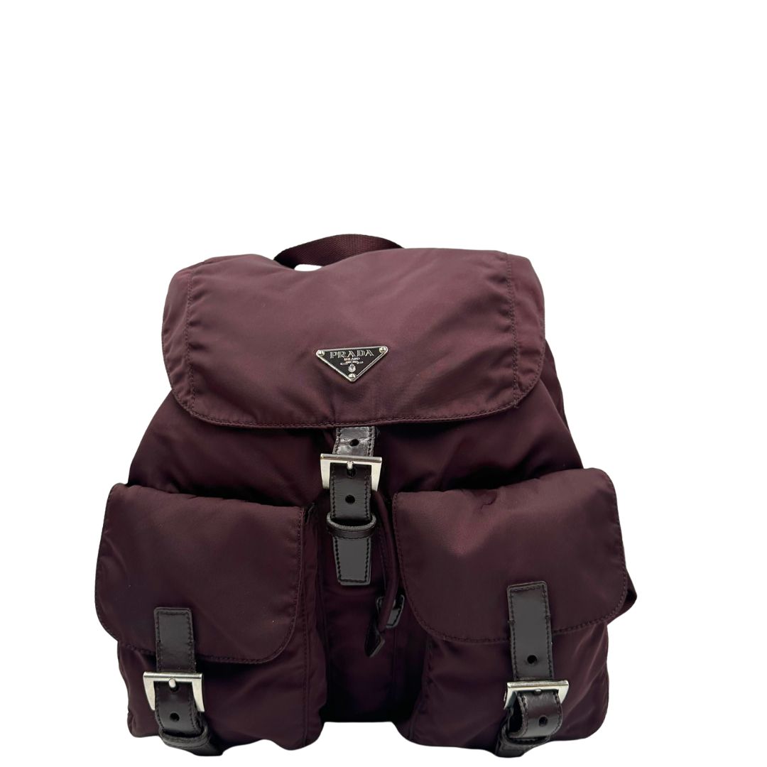 front Leggero zaino Prada in tessuto nylon bordeaux e finiture in pelle tono su tono, di lusso, originale, ottime condizioni, usato. 
