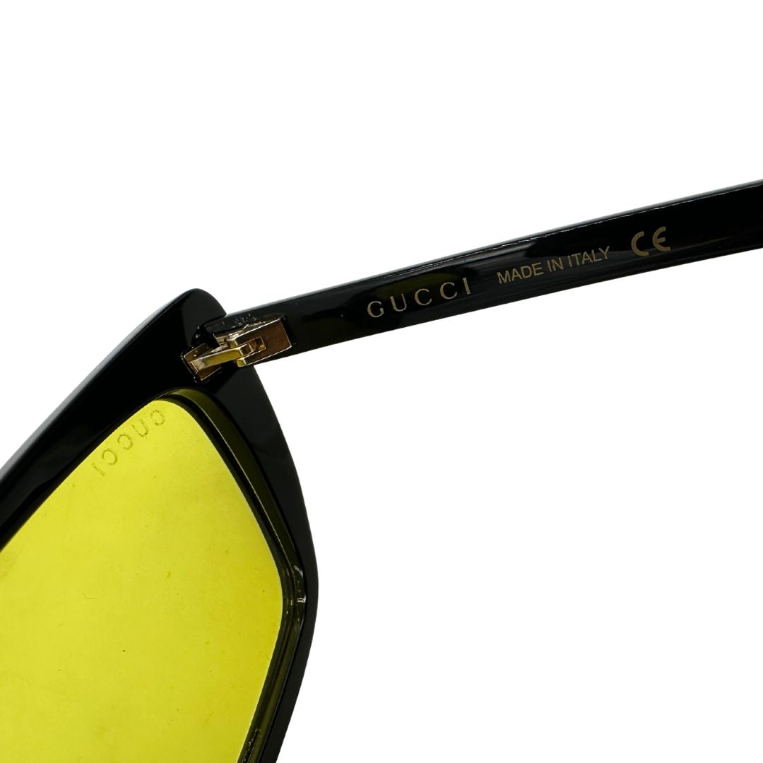 Occhiali da sole Gucci in acetato nero e lente gialla, di lusso, originale, usato.