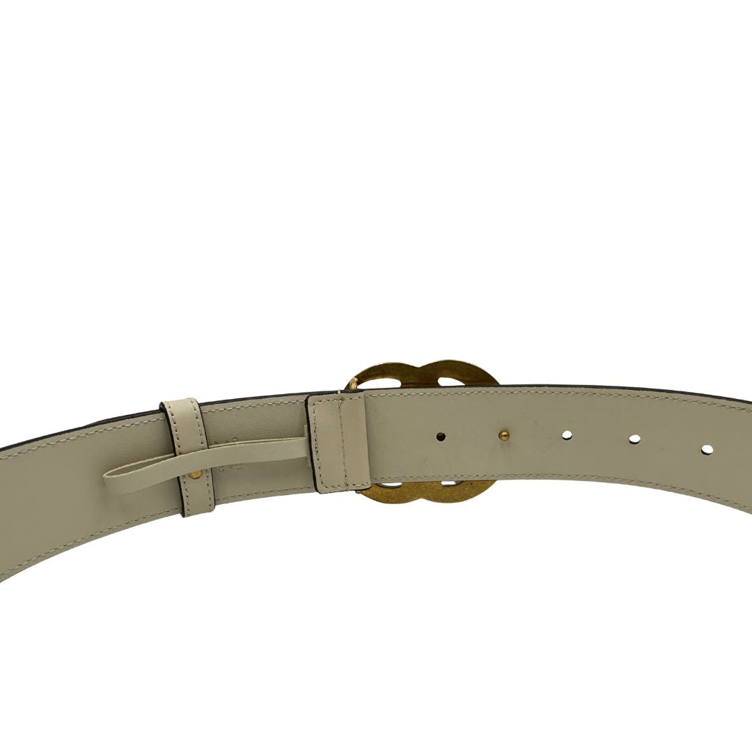  Cintura Gucci Marmont in pelle bianco avorio e hardware dorato anticato, di lusso, originale, ottime condizioni.