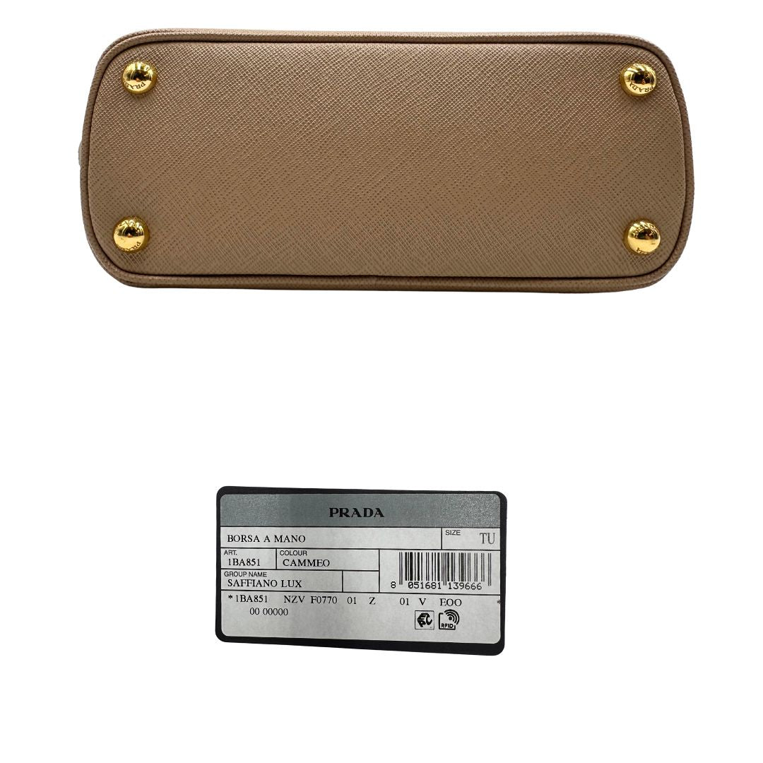 base Borsa Prada Promenade in pelle saffiano beige nella versione mini, di lusso, originale, eccellenti condizioni, usata  