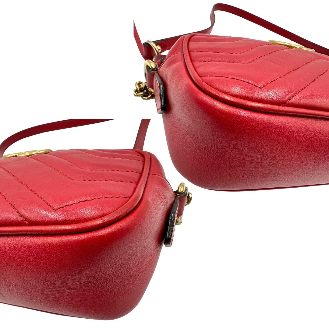 angoli Camera Bag Gucci Marmont in pelle rossa, di lusso, originale, ottime condizioni, usata. 