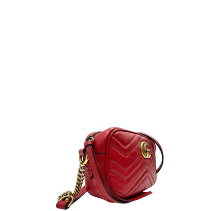 lato Camera Bag Gucci Marmont in pelle rossa, di lusso, originale, ottime condizioni, usata. 