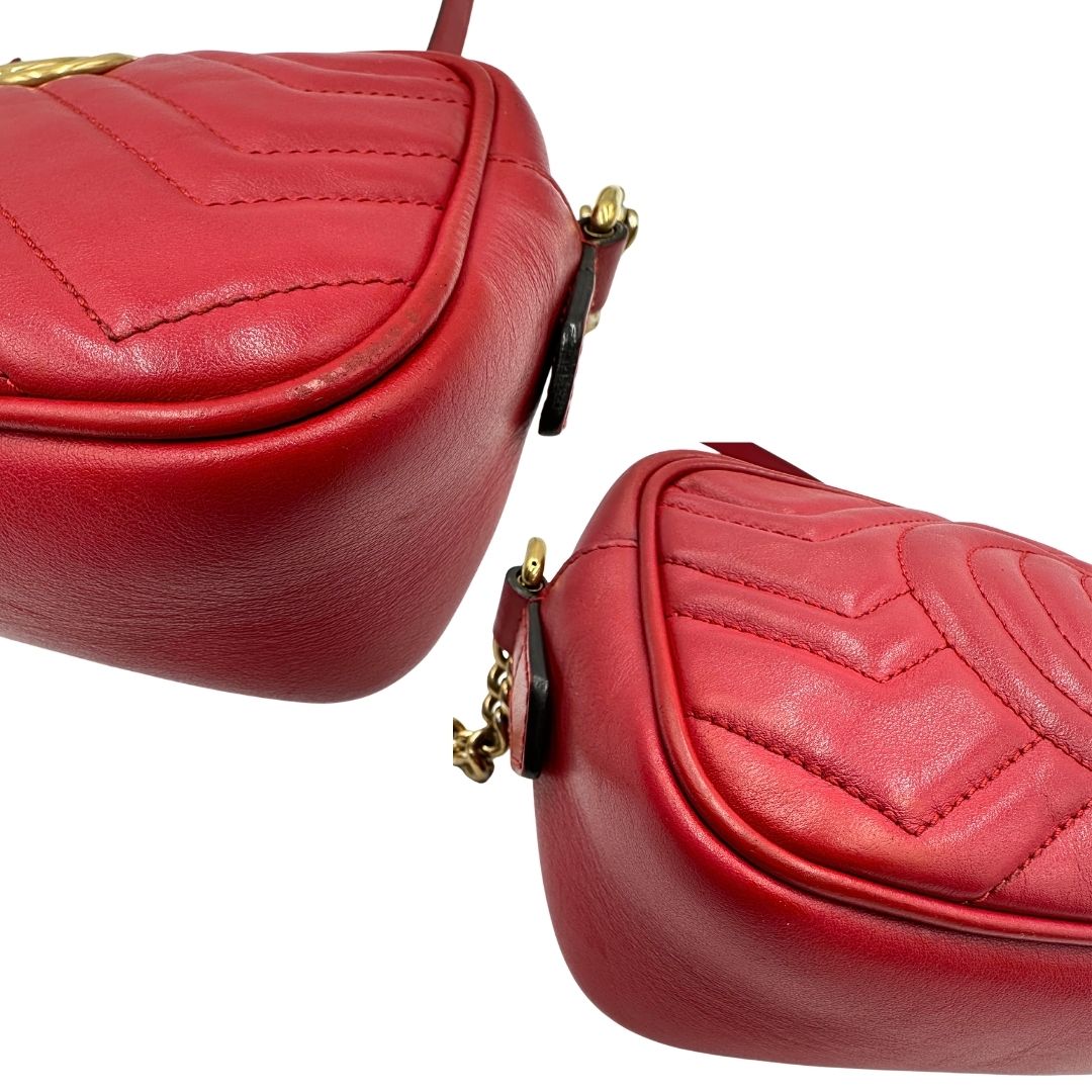 angoli Camera Bag Gucci Marmont in pelle rossa, di lusso, originale, ottime condizioni, usata.