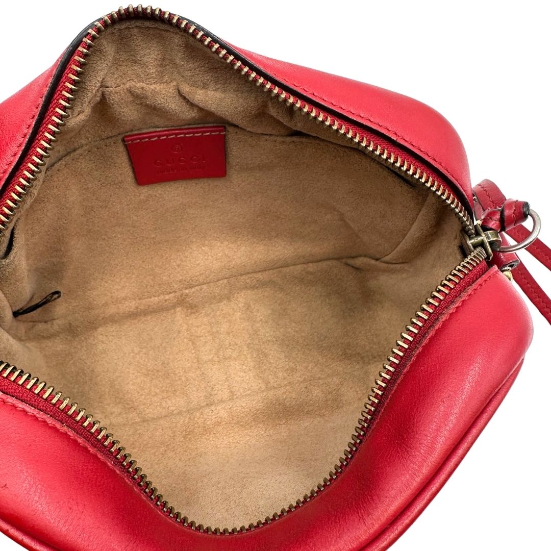 interno Camera Bag Gucci Marmont in pelle rossa, di lusso, originale, ottime condizioni, usata.