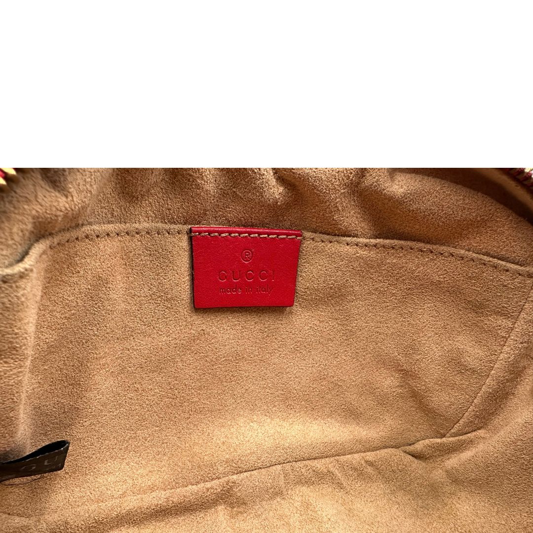 interno Camera Bag Gucci Marmont in pelle rossa, di lusso, originale, ottime condizioni, usata.