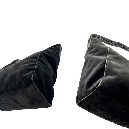 Angoli, Borsa Stella McCartney in velluto nero, con profili nere, indossabile a spalla. Originale, usata, di lusso, in ottime condizioni.