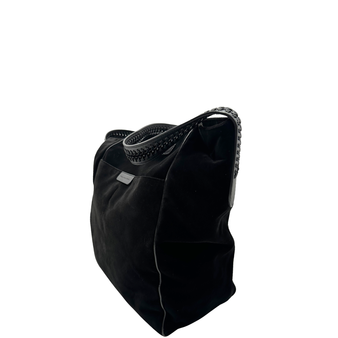 Laterale, Borsa Stella McCartney in velluto nero, con profili nere, indossabile a spalla. Originale, usata, di lusso, in ottime condizioni.