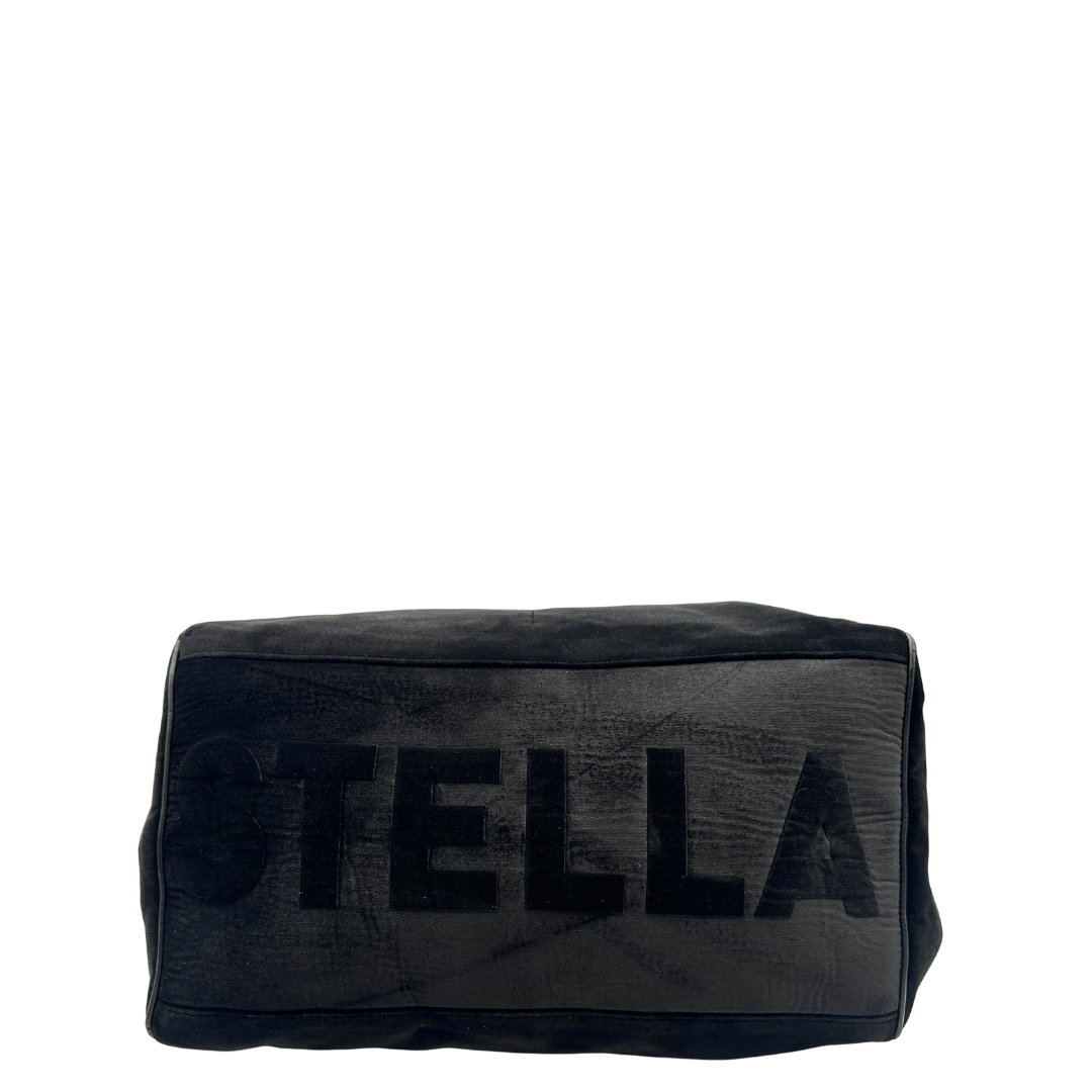 Base, Borsa Stella McCartney in velluto nero, con profili nere, indossabile a spalla. Originale, usata, di lusso, in ottime condizioni.