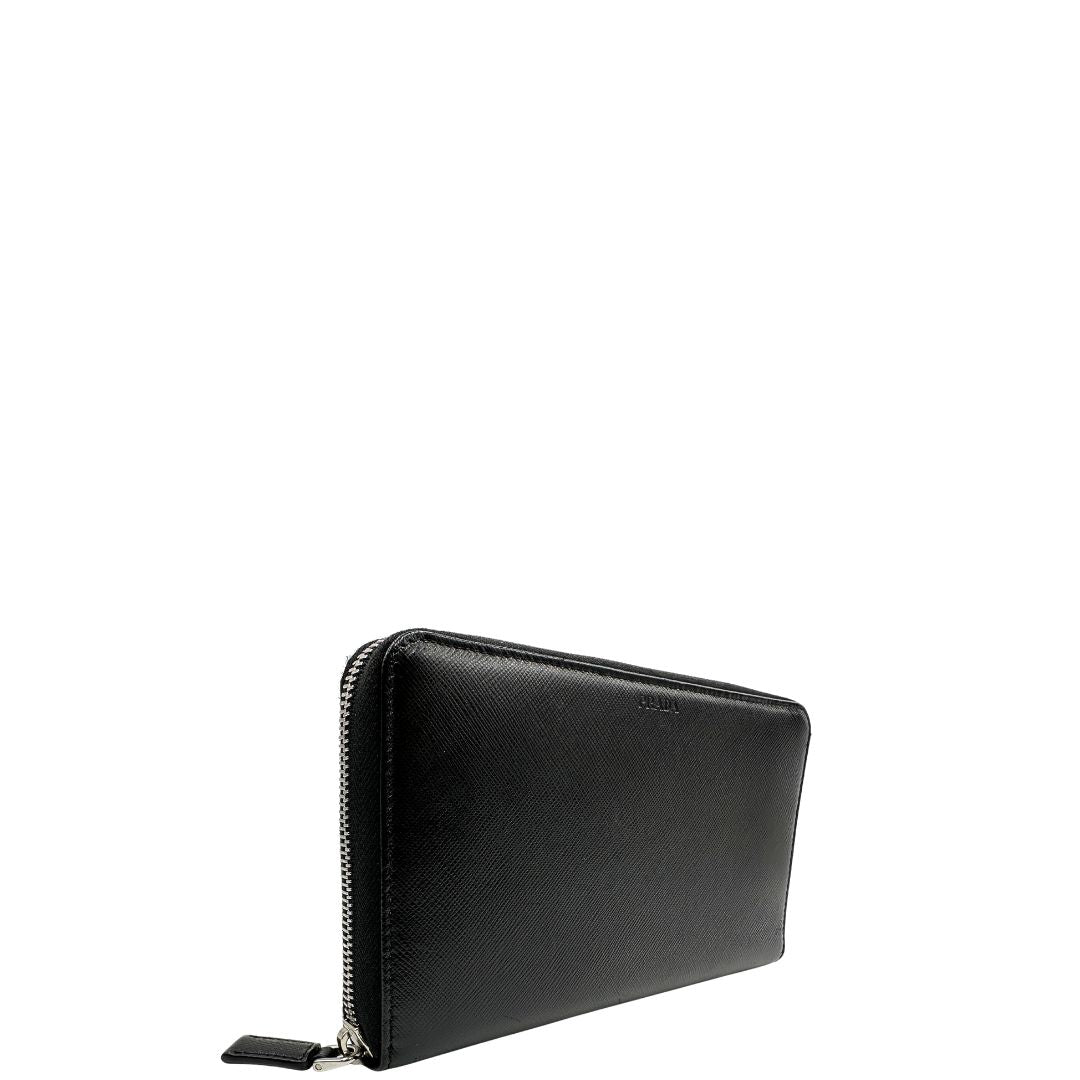 Portafoglio Prada in pelle saffiano nera, di lusso, originale, ottime condizioni, usato. 