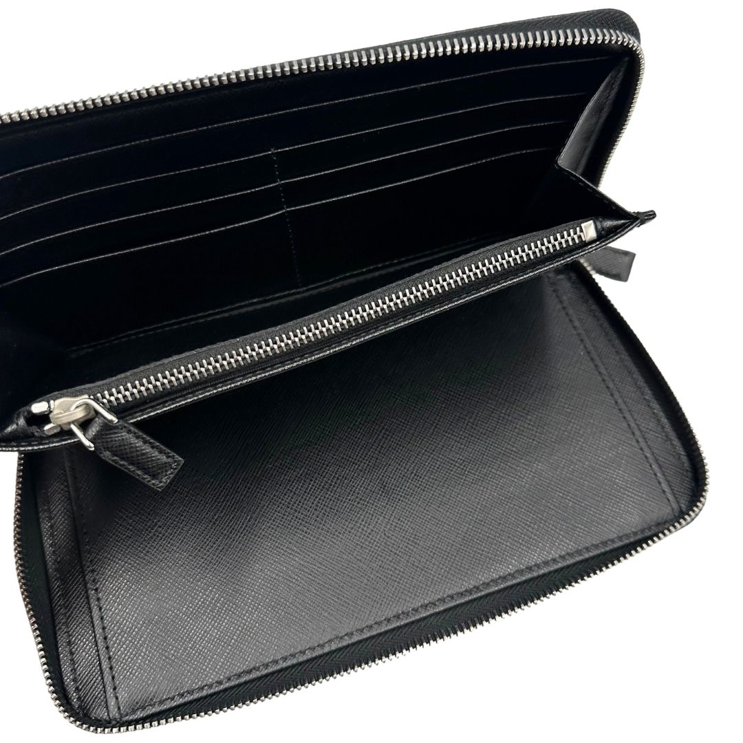 Portafoglio Prada in pelle saffiano nera, di lusso, originale, ottime condizioni, usato.