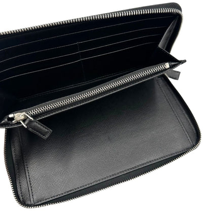 Portafoglio Prada in pelle saffiano nera, di lusso, originale, ottime condizioni, usato.