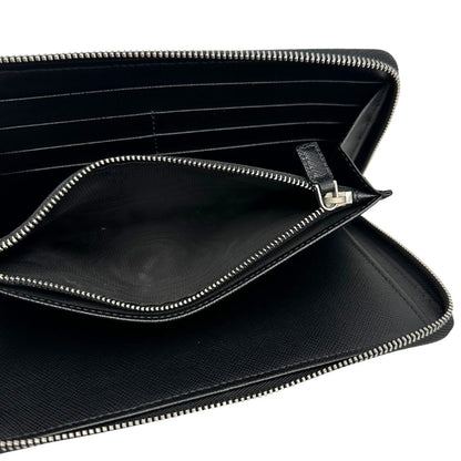 Portafoglio Prada in pelle saffiano nera, di lusso, originale, ottime condizioni, usato.