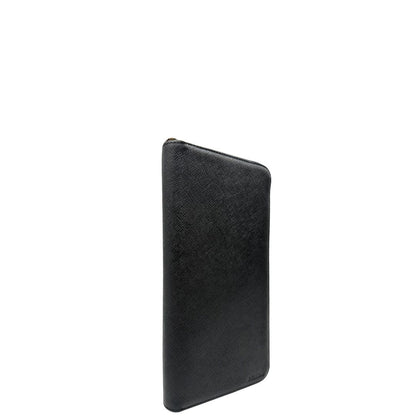 Laterale, Portafoglio Prada in pelle saffiano nero e hardware argentato. Originale, usato, di lusso, in ottime condizioni.
