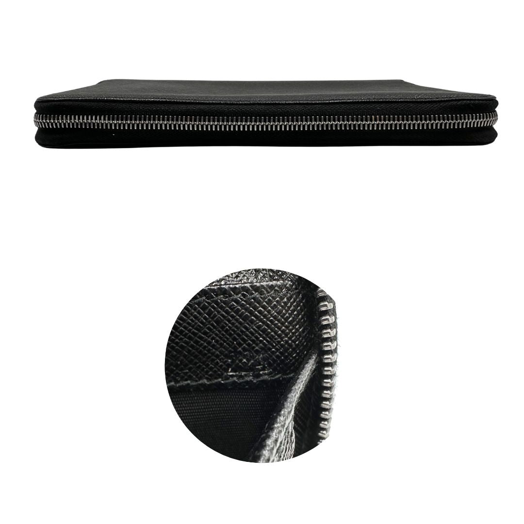 Codice, Portafoglio Prada in pelle saffiano nero e hardware argentato. Originale, usato, di lusso, in ottime condizioni.