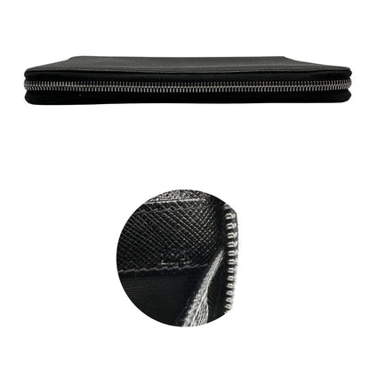 Codice, Portafoglio Prada in pelle saffiano nero e hardware argentato. Originale, usato, di lusso, in ottime condizioni.