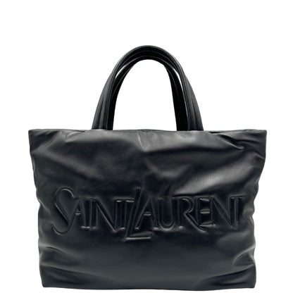 Front di una borsa Saint Laurent in pelle imbottita nera con logo in rilievo Saint Laurent sul front, usata, originale, second hand, in condizioni eccellenti.