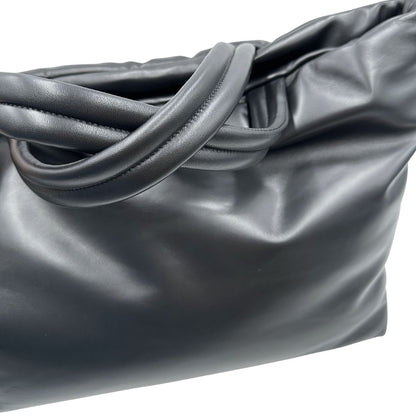 Manici di una borsa Saint Laurent in pelle imbottita nera con logo in rilievo Saint Laurent sul front, usata, originale, second hand, in condizioni eccellenti.