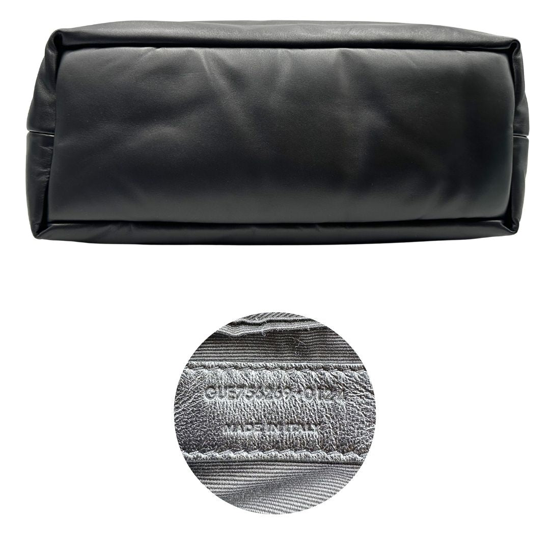 Base e codice di una borsa Saint Laurent in pelle imbottita nera con logo in rilievo Saint Laurent sul front, usata, originale, second hand, in condizioni eccellenti.