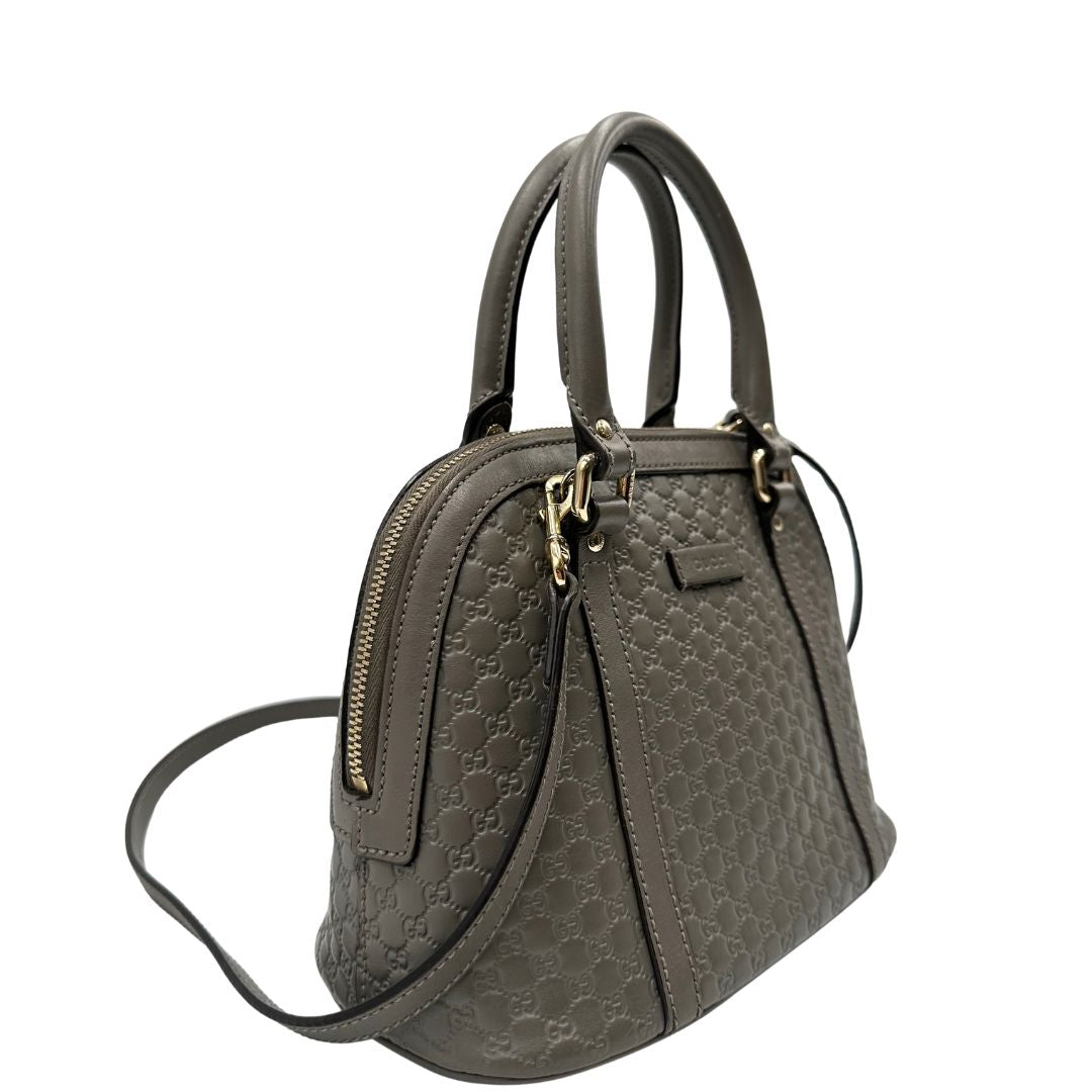 lato Borsa Gucci in pelle microgucissima grigia, di lusso, originale, ottime condizioni, usata. 