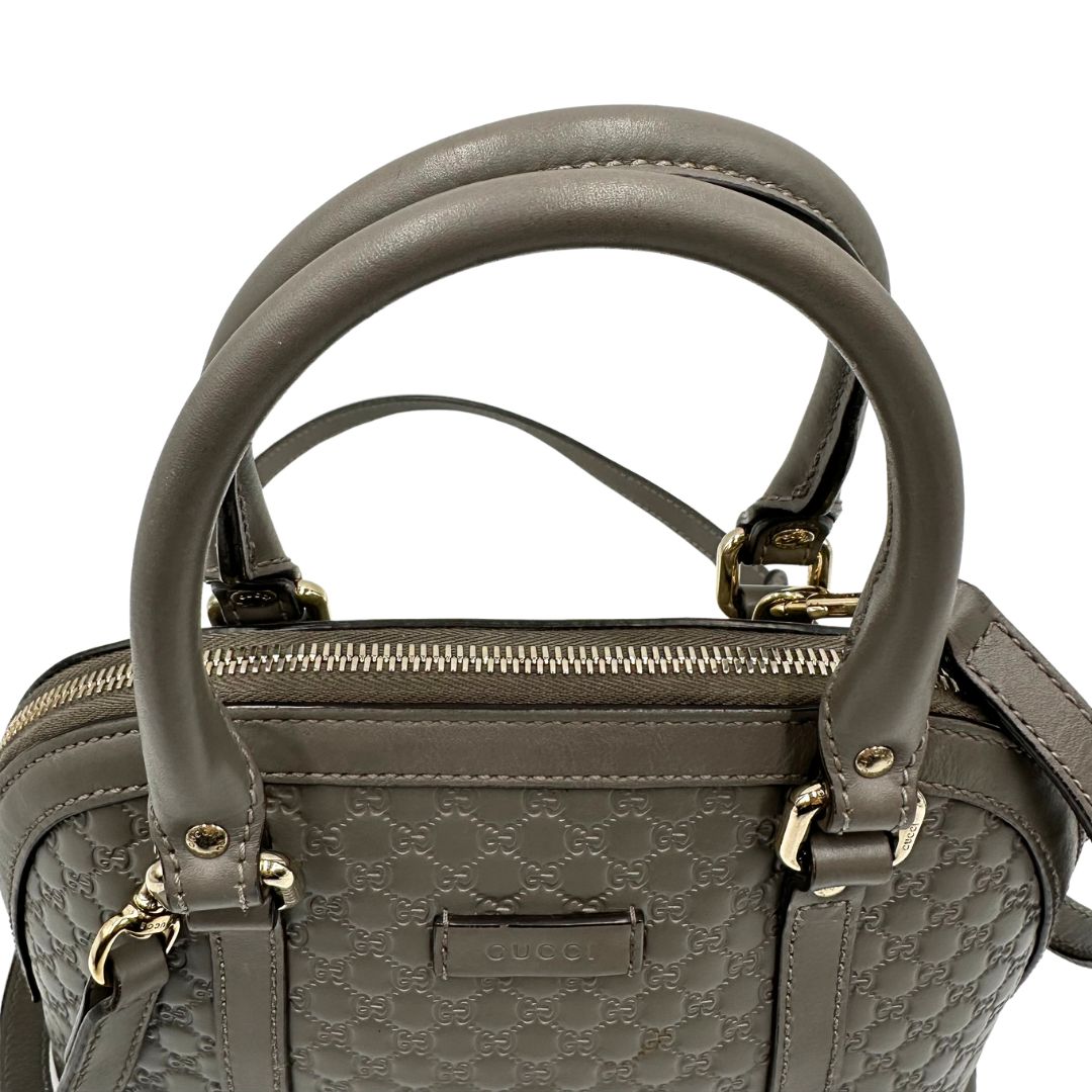 manici Borsa Gucci in pelle microgucissima grigia, di lusso, originale, ottime condizioni, usata. 
