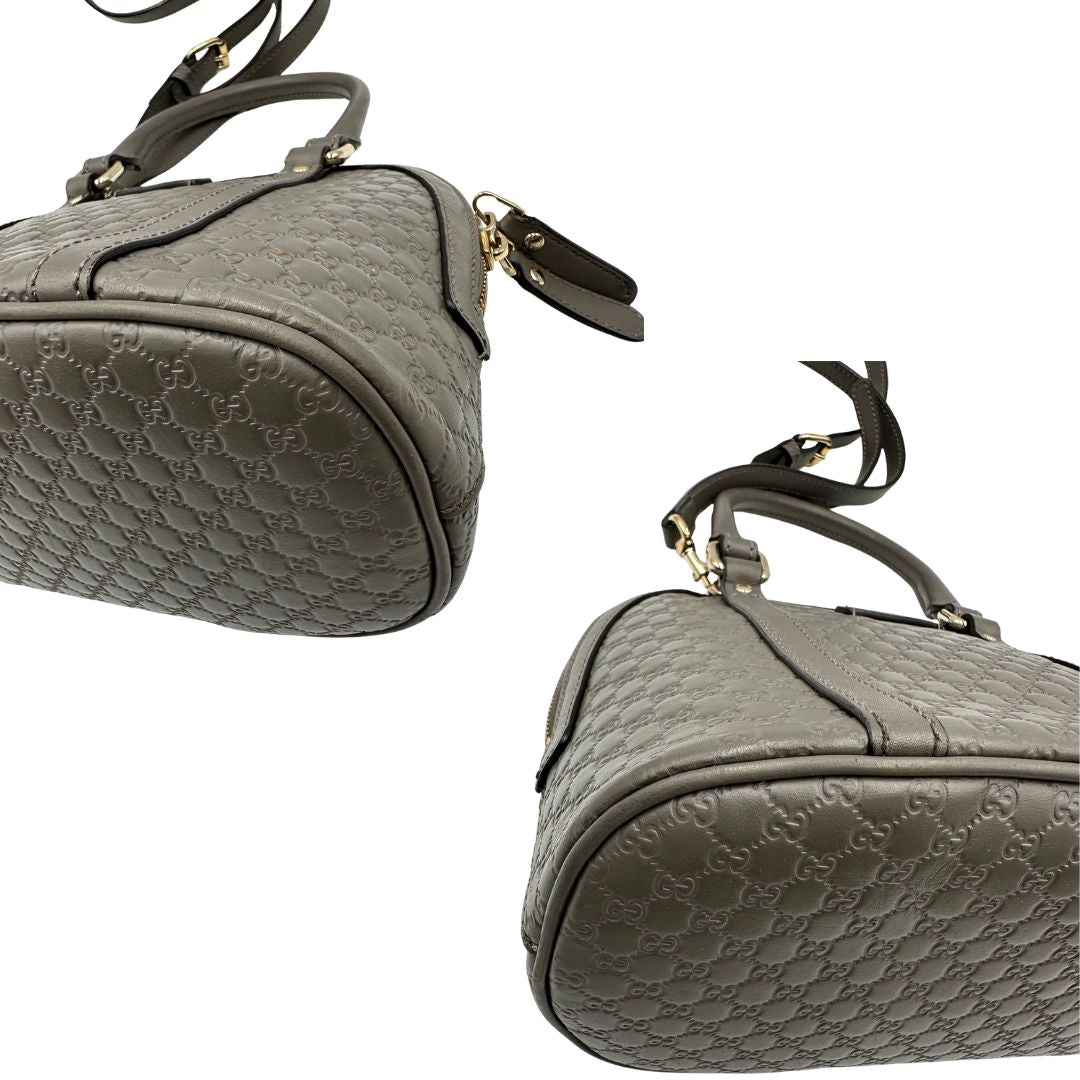 angoli Borsa Gucci in pelle microgucissima grigia, di lusso, originale, ottime condizioni, usata. 