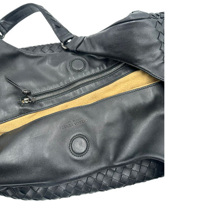 chiusura  Borsa Bottega Veneta in pelle intrecciata nera, indossabile a spalla, di lusso, originale, ottime condizioni, usata. 