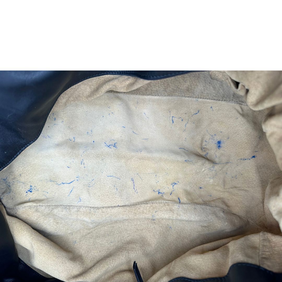 interno  Borsa Bottega Veneta in pelle intrecciata nera, indossabile a spalla, di lusso, originale, ottime condizioni, usata. 