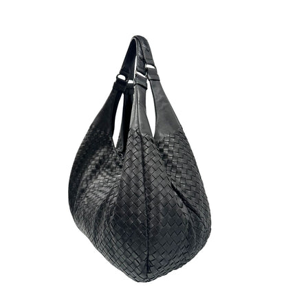lato  Borsa Bottega Veneta in pelle intrecciata nera, indossabile a spalla, di lusso, originale, ottime condizioni, usata. 