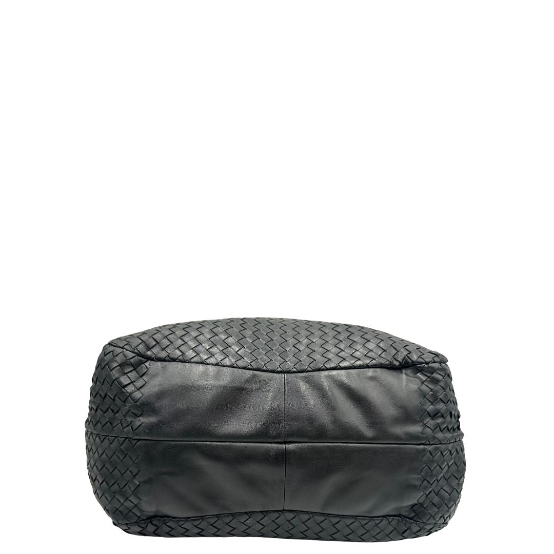 base  Borsa Bottega Veneta in pelle intrecciata nera, indossabile a spalla, di lusso, originale, ottime condizioni, usata. 