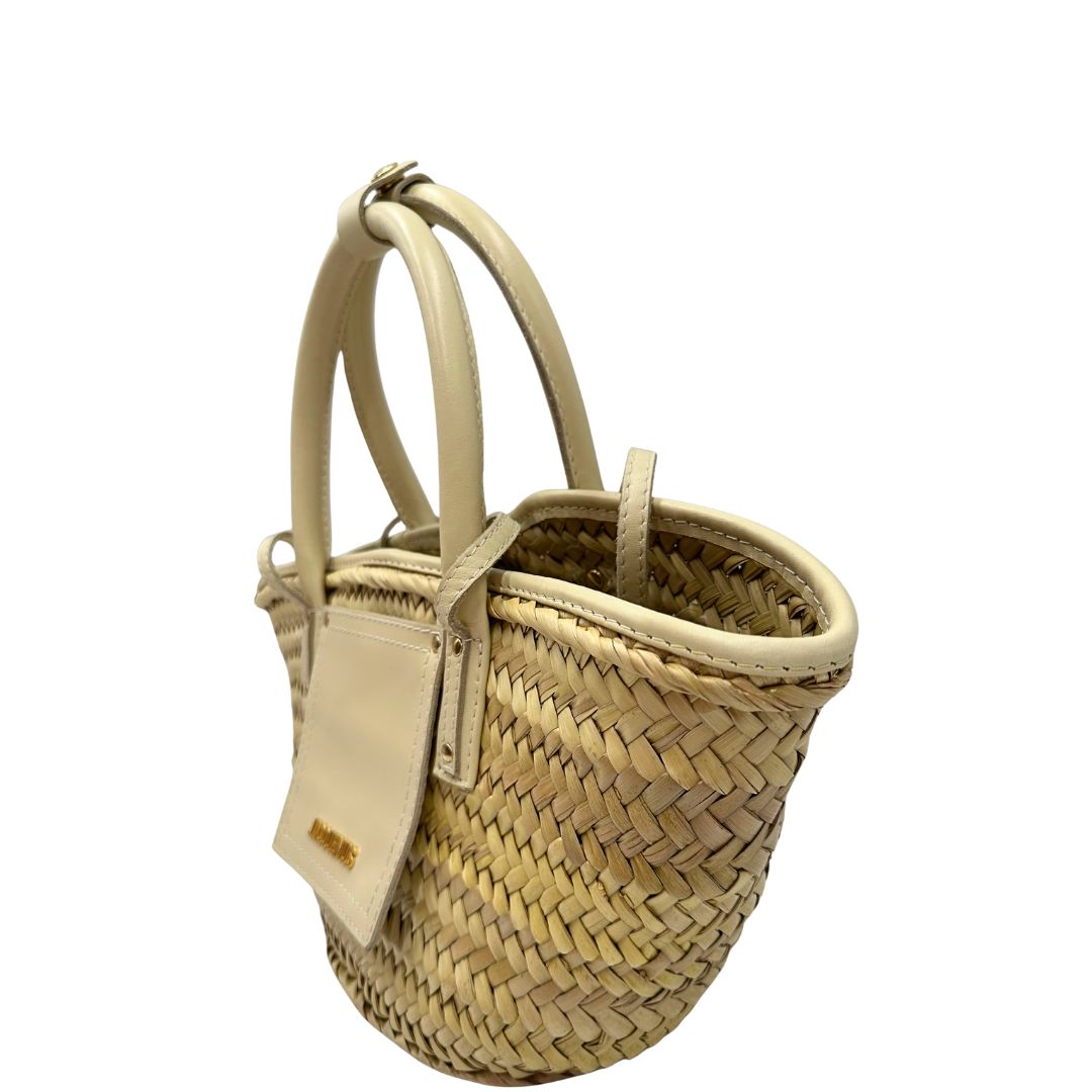 lato  Borsa Jacquemus in rafia e pelle beige, di lusso, originale, ottime condizioni, usata. 