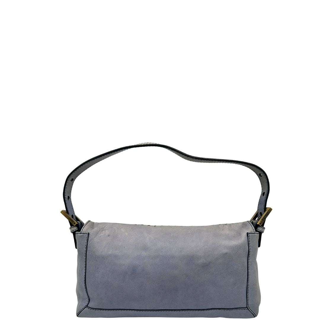 retro Borsa Fendi Baguette in pelle color azzurro polvere con impunture, di lusso, originale, ottime condizioni, usata. 
