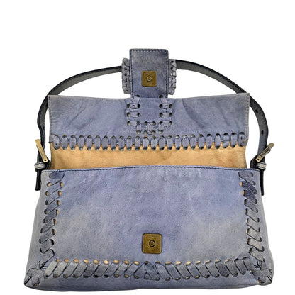 chiusura Borsa Fendi Baguette in pelle color azzurro polvere con impunture, di lusso, originale, ottime condizioni, usata. 