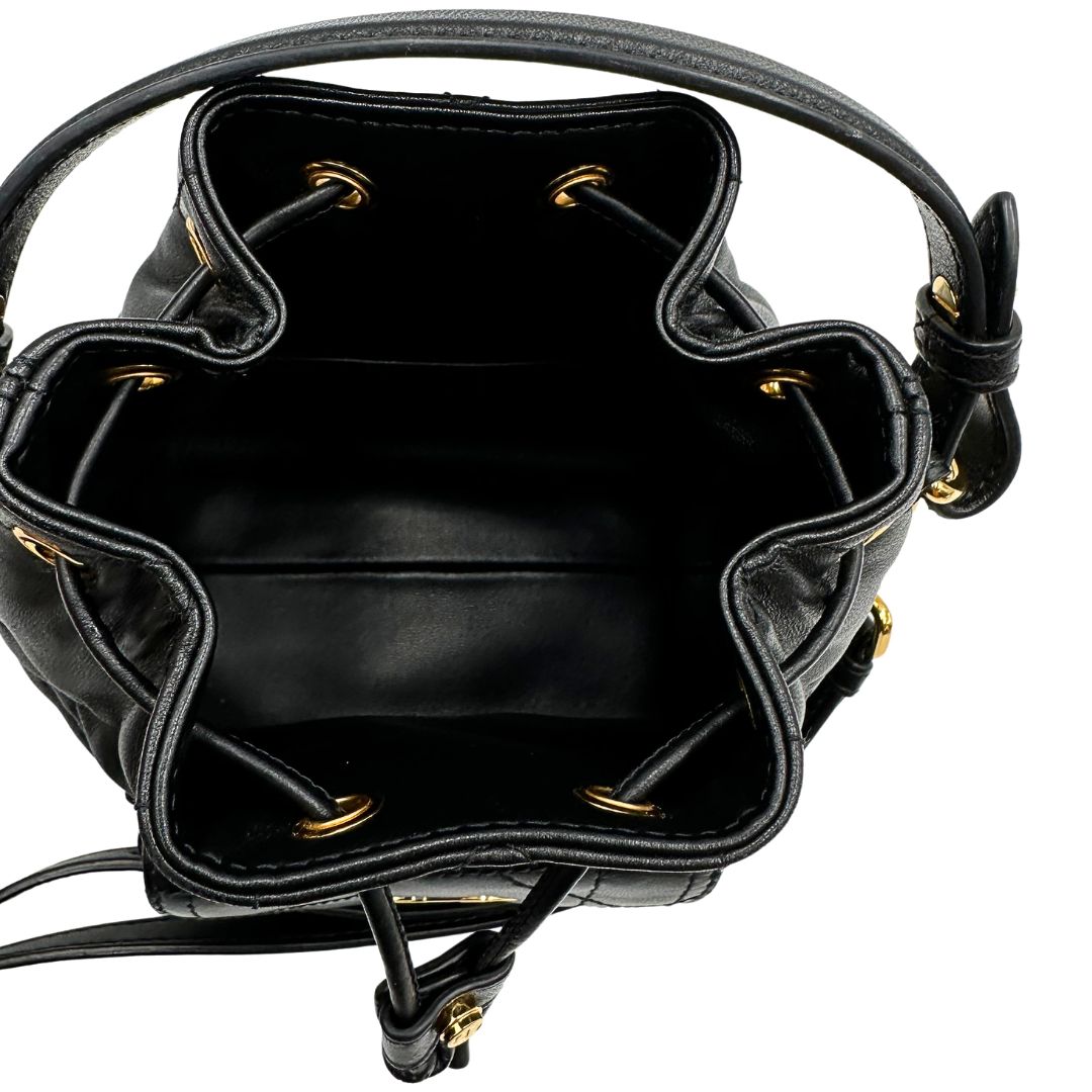 interno  Borsa Christian Dior in pelle con impunture macrocannage e hardware dorato, della collezione Caro, di lusso, originale, ottime condizioni, usato. 