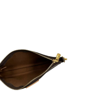 interno Multi Pochette Accessoires Louis Vuitton in canvas marrone monogram con dettagli in vacchetta naturale, manico in catena dorata e tracolla in tessuto Jacquard verde kaki, di lusso, originale, ottime condizioni, usata. 