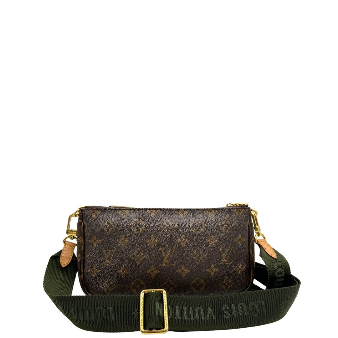 retro Multi Pochette Accessoires Louis Vuitton in canvas marrone monogram con dettagli in vacchetta naturale, manico in catena dorata e tracolla in tessuto Jacquard verde kaki, di lusso, originale, ottime condizioni, usata. 