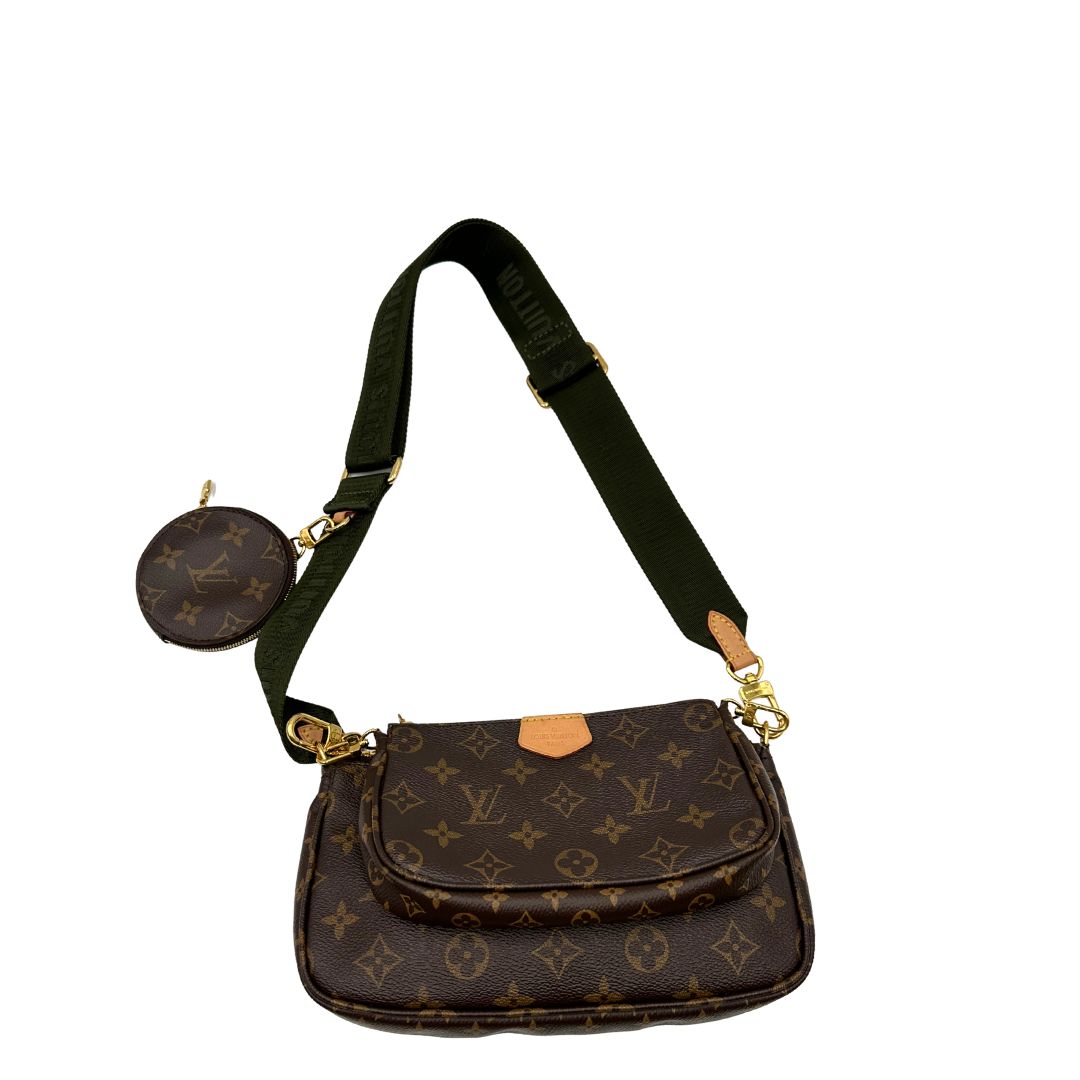 Multi Pochette Accessoires Louis Vuitton in canvas marrone monogram con dettagli in vacchetta naturale, manico in catena dorata e tracolla in tessuto Jacquard verde kaki, di lusso, originale, ottime condizioni, usata. 