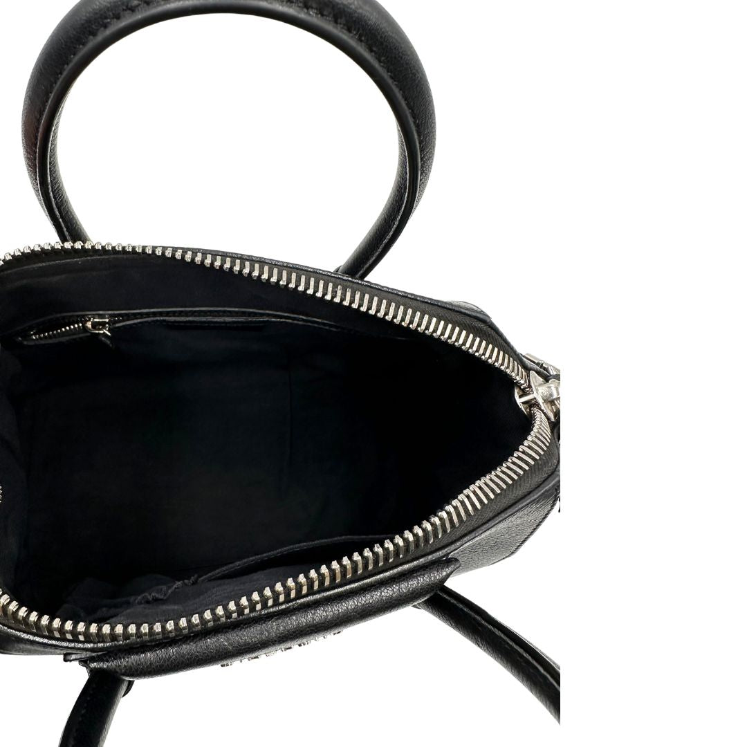interno Antigona Givenchy in pelle martellata nera nella misura piccola, di lusso, originale, ottime condizioni, usata. 