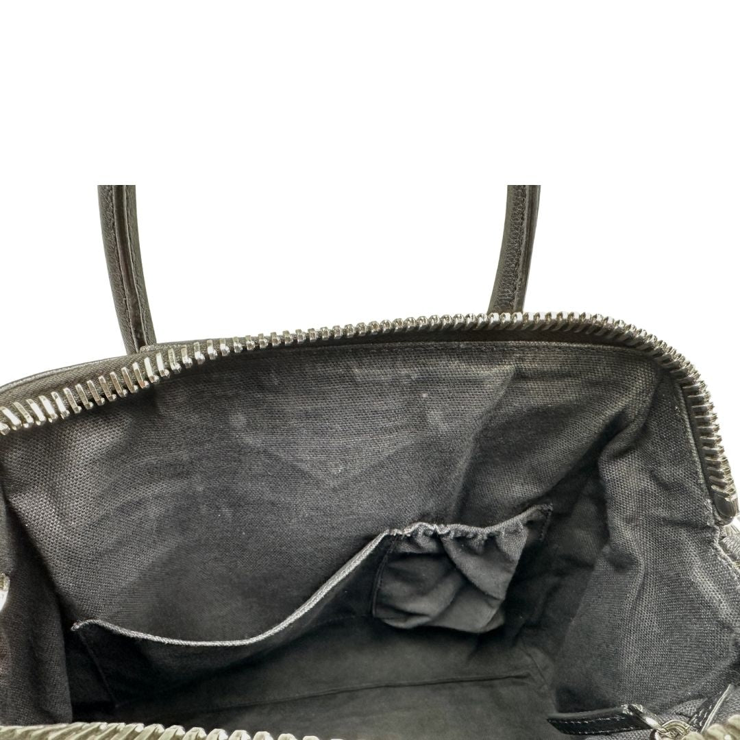interno Antigona Givenchy in pelle martellata nera nella misura piccola, di lusso, originale, ottime condizioni, usata. 